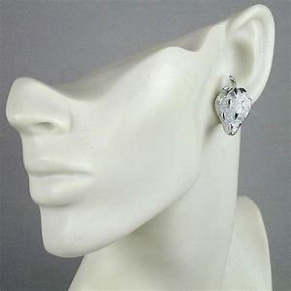 VINTAGE SARAH COVENTRY Set Brooch Earrings Clip Strawberry Pin and Clip Earrings - Picture 2 of 4